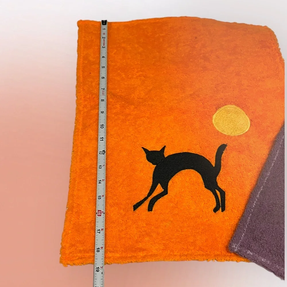 Lot/2 𝑯𝒂𝒏𝒅𝒎𝒂𝒅𝒆 Halloween Hand Towels - Picture 5 of 13